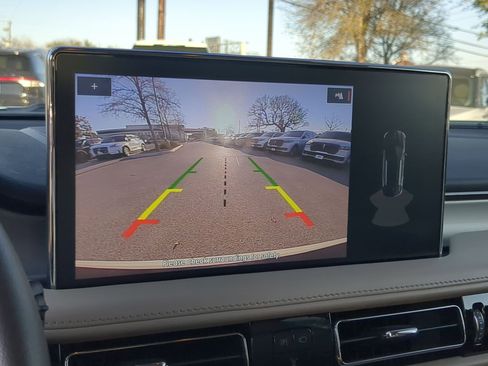 Used 2022 Lincoln Nautilus FWD w/ Premium Package image 16