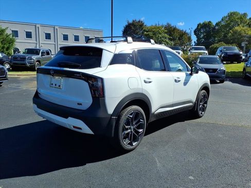 New 2026 Nissan Kicks SR w/ SR Premium Package FWD image 3