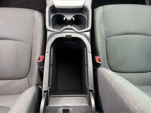 Used 2021 Toyota RAV4 LE image 29