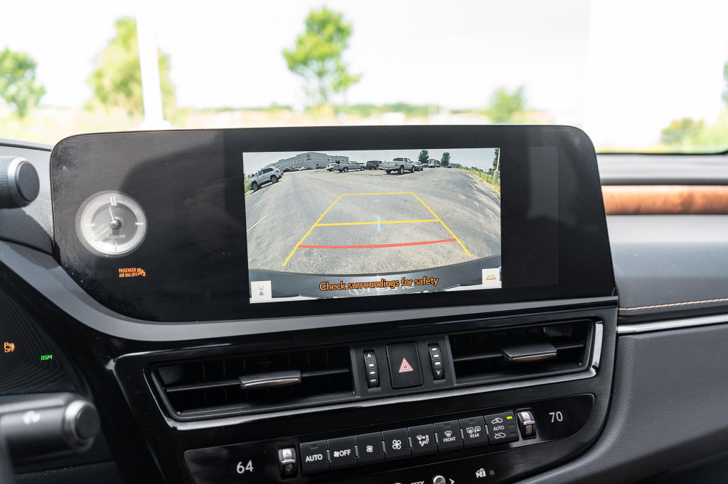 Used 2025 Lexus ES 350 w/ Accessory Package (Z2) FWD image 30