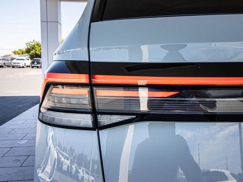 New 2026 Volkswagen Taos SE AWD/4WD image 15