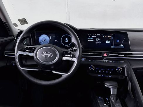 Used 2024 Hyundai Elantra SEL FWD image 11