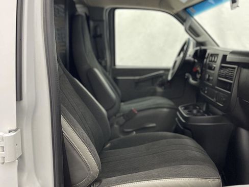 Used 2023 GMC Savana 2500 RWD 2500 135 w/ Driver Convenience Package image 11