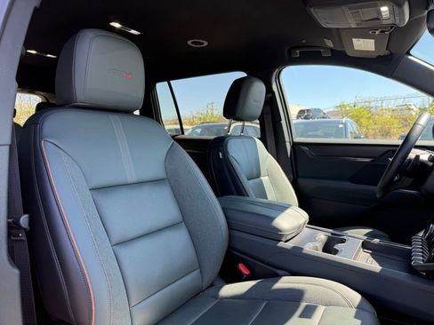 Used 2024 GMC Acadia AT4 w/ Luxury Package image 21