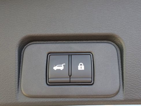 Certified 2025 Nissan Rogue SV AWD/4WD image 30