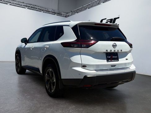 Used 2024 Nissan Rogue SV w/ SV Premium Package FWD image 14