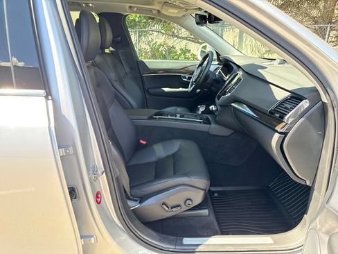 Used 2018 Volvo XC90 T6 Momentum w/ Convenience Package AWD/4WD image 9