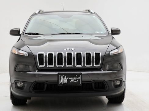 Used 2017 Jeep Cherokee Latitude w/ True North Edition image 5