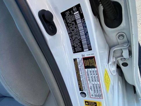 Used 2015 Toyota Camry LE FWD image 30