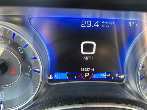 Used 2019 Chrysler 300 Touring AWD/4WD image 5