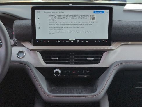 Certified 2025 Ford Explorer Active RWD image 17