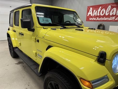 Used 2023 Jeep Wrangler Unlimited Sahara AWD/4WD image 16
