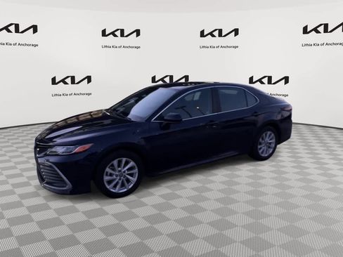 Used 2022 Toyota Camry LE image 4