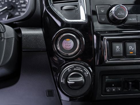 Used 2020 Nissan Titan Platinum Reserve AWD/4WD image 36