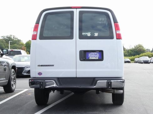 Used 2024 Chevrolet Express 2500 w/ Driver Convenience Package image 25