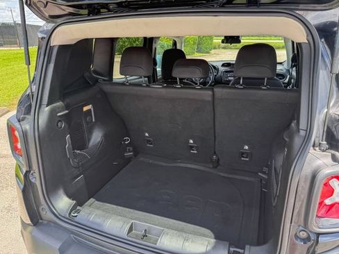 Used 2018 Jeep Renegade Altitude FWD image 7