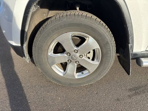 Used 2013 Jeep Grand Cherokee Limited w/ Advance Technology Group image 11