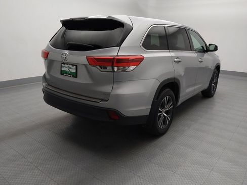 Used 2018 Toyota Highlander LE AWD/4WD image 9