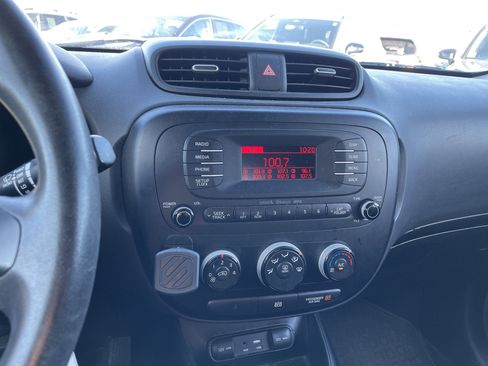 Used 2016 Kia Soul Base image 19