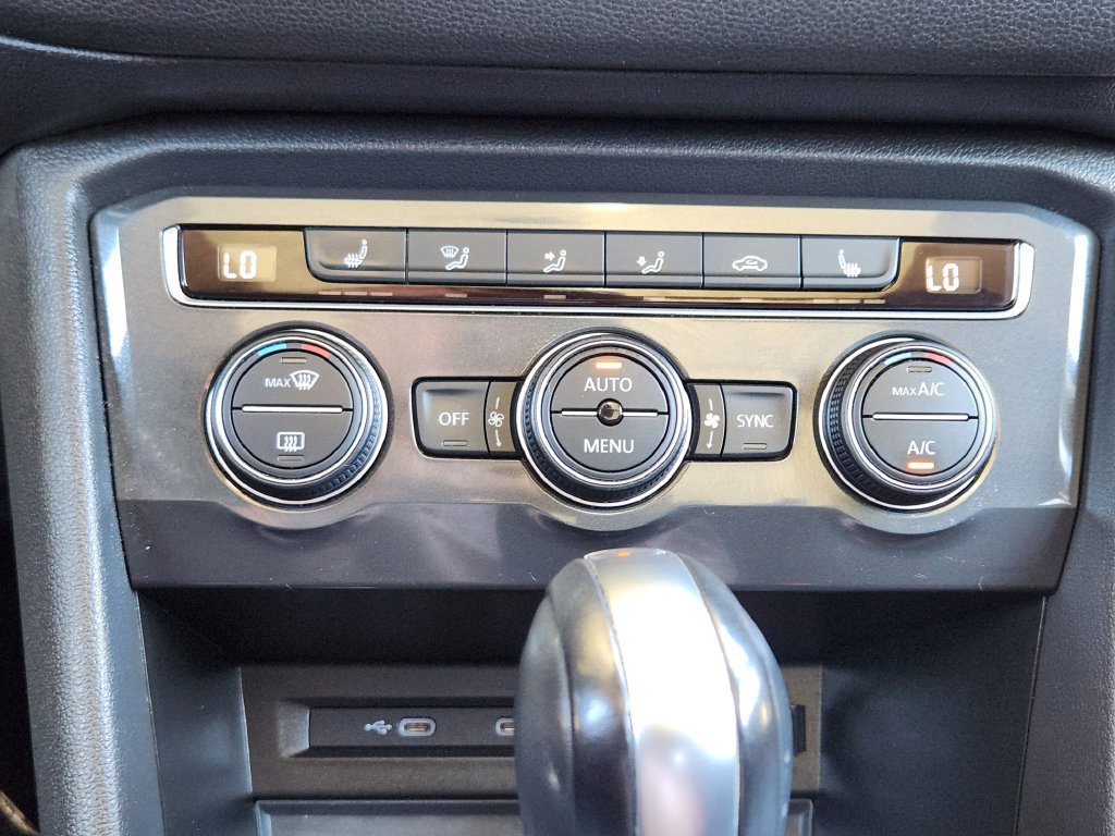Used 2021 Volkswagen Tiguan SE AWD/4WD image 9