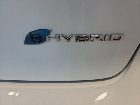 Used 2023 Chrysler Pacifica Touring-L FWD image 11