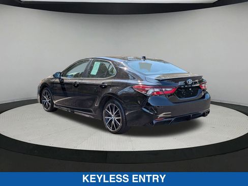 Used 2023 Toyota Camry SE image 6