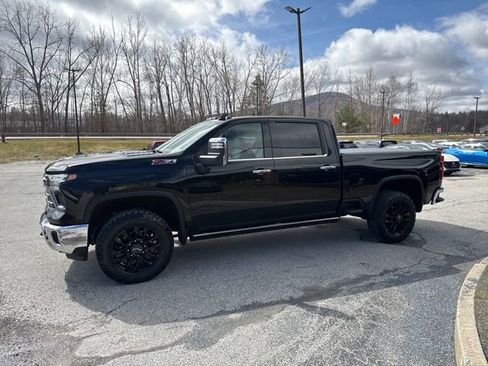 Used 2025 Chevrolet Silverado 2500 LTZ w/ LTZ Premium Package image 39