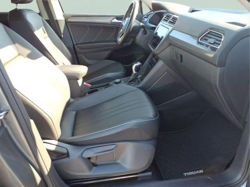 Used 2024 Volkswagen Tiguan SE image 21