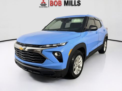 Used 2024 Chevrolet TrailBlazer LS w/ LS Convenience Package FWD image 3