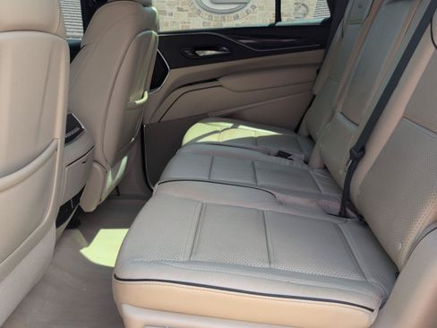 Used 2023 Cadillac Escalade Premium Luxury AWD/4WD image 15