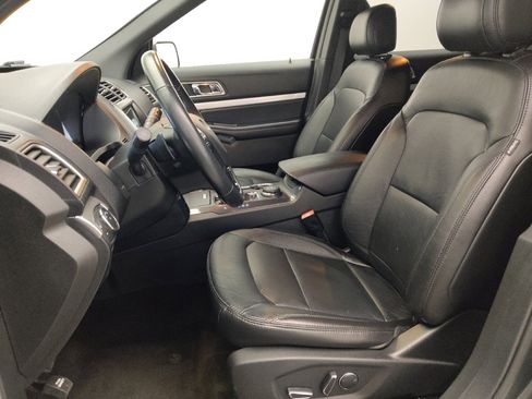Used 2017 Ford Explorer XLT w/ Equipment Group 202A AWD/4WD image 17