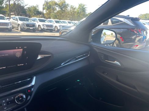 Used 2025 Buick Envista Sport Touring image 33