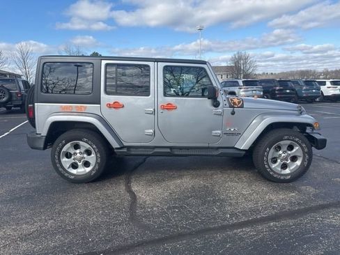 Used 2016 Jeep Wrangler Unlimited Sahara w/ Connectivity Group image 8