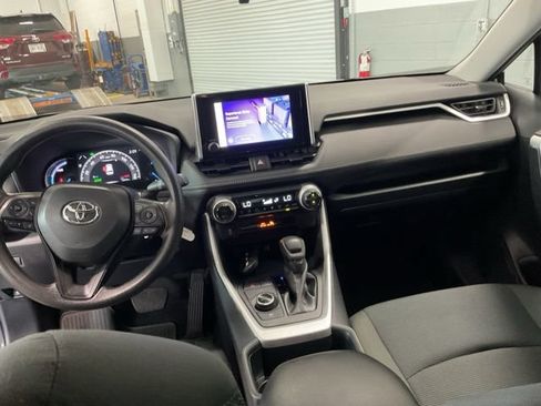 Used 2025 Toyota RAV4 LE AWD/4WD image 12