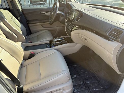 Used 2020 Honda Pilot Elite image 16