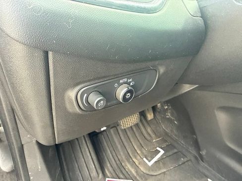 Used 2019 Chevrolet Equinox LS w/ LS Convenience Package FWD image 21