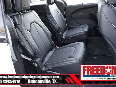 New 2025 Chrysler Voyager LX image 17