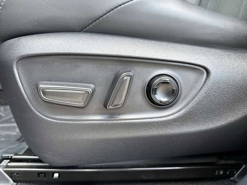 Used 2024 Toyota Venza Limited image 16