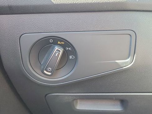 Used 2018 Volkswagen Tiguan SEL image 32