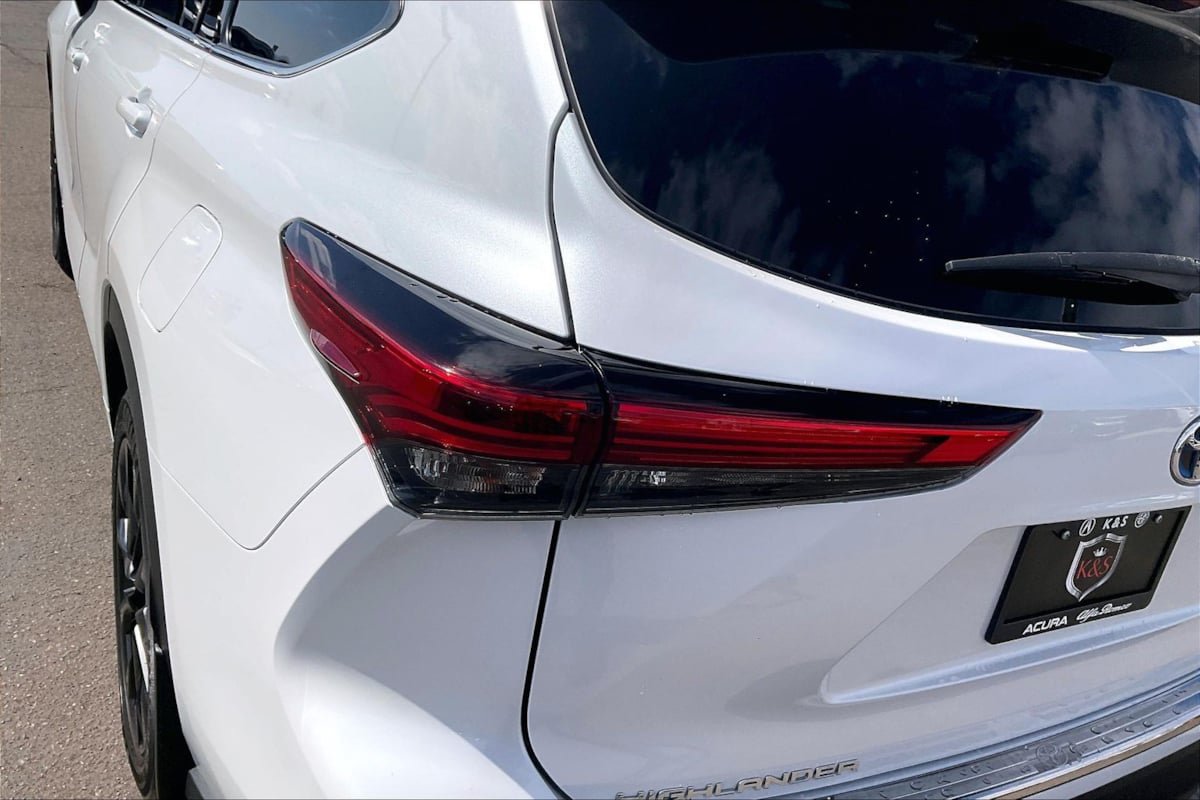 Used 2022 Toyota Highlander XLE AWD/4WD image 27