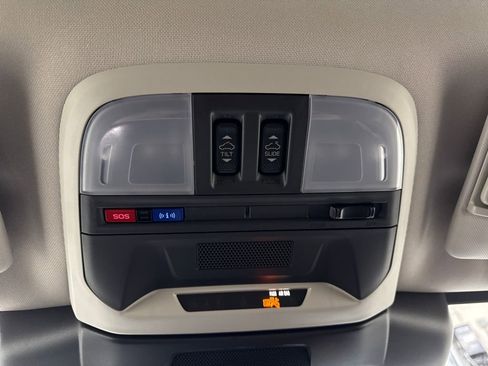 Used 2025 Subaru Crosstrek 2.0i Premium image 21