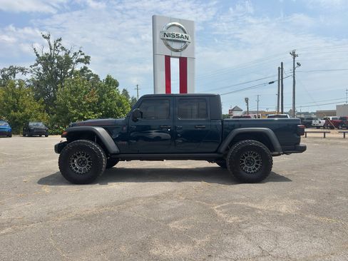 Used 2025 Jeep Gladiator Rubicon w/ Safety Group AWD/4WD image 29