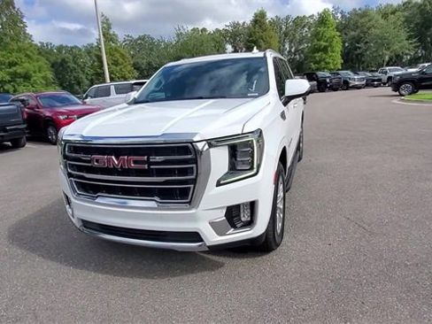 Used 2022 GMC Yukon SLT w/ SLT Premium Package image 3