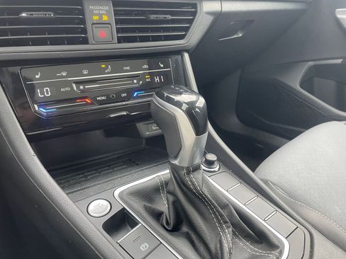 Used 2025 Volkswagen Jetta SE image 42