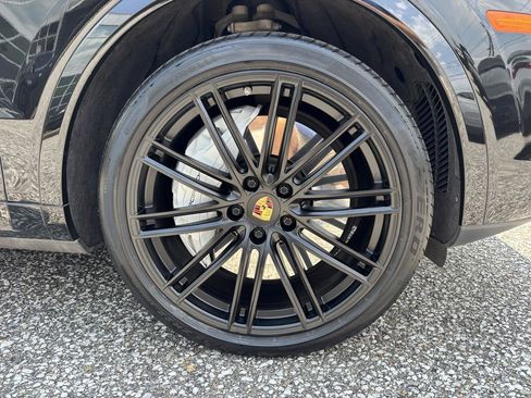 Used 2023 Porsche Cayenne Turbo AWD/4WD image 41