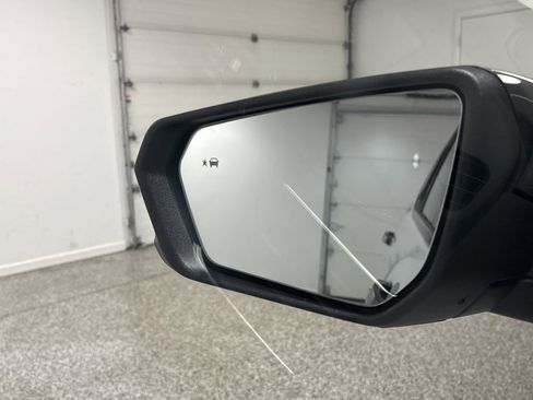 Used 2023 Chevrolet Equinox Premier AWD/4WD image 57