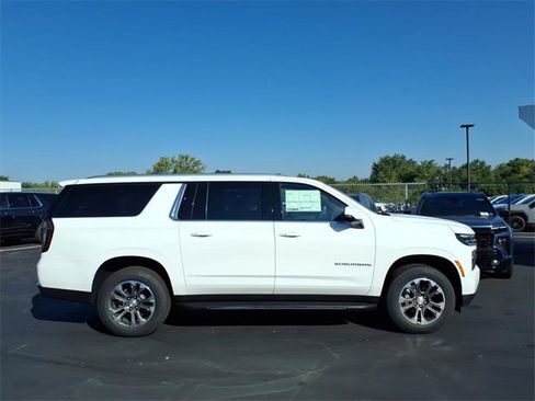 New 2026 Chevrolet Suburban LT w/ Comfort Package image 2