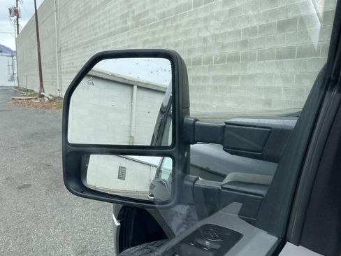 Used 2018 Ford F150 XLT w/ Equipment Group 302A Luxury image 9