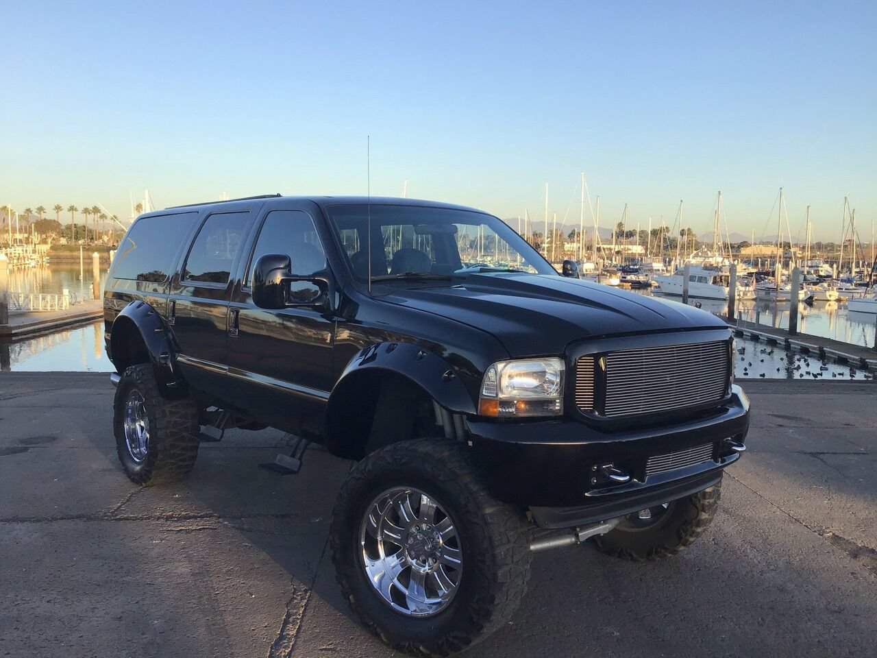 Used 2001 Ford Excursion XLT AWD/4WD image 3