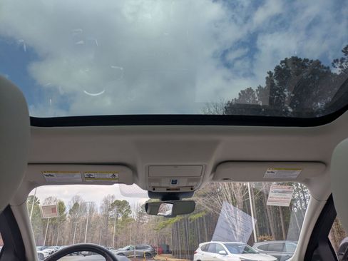 Used 2020 Jaguar E-PACE SE image 24